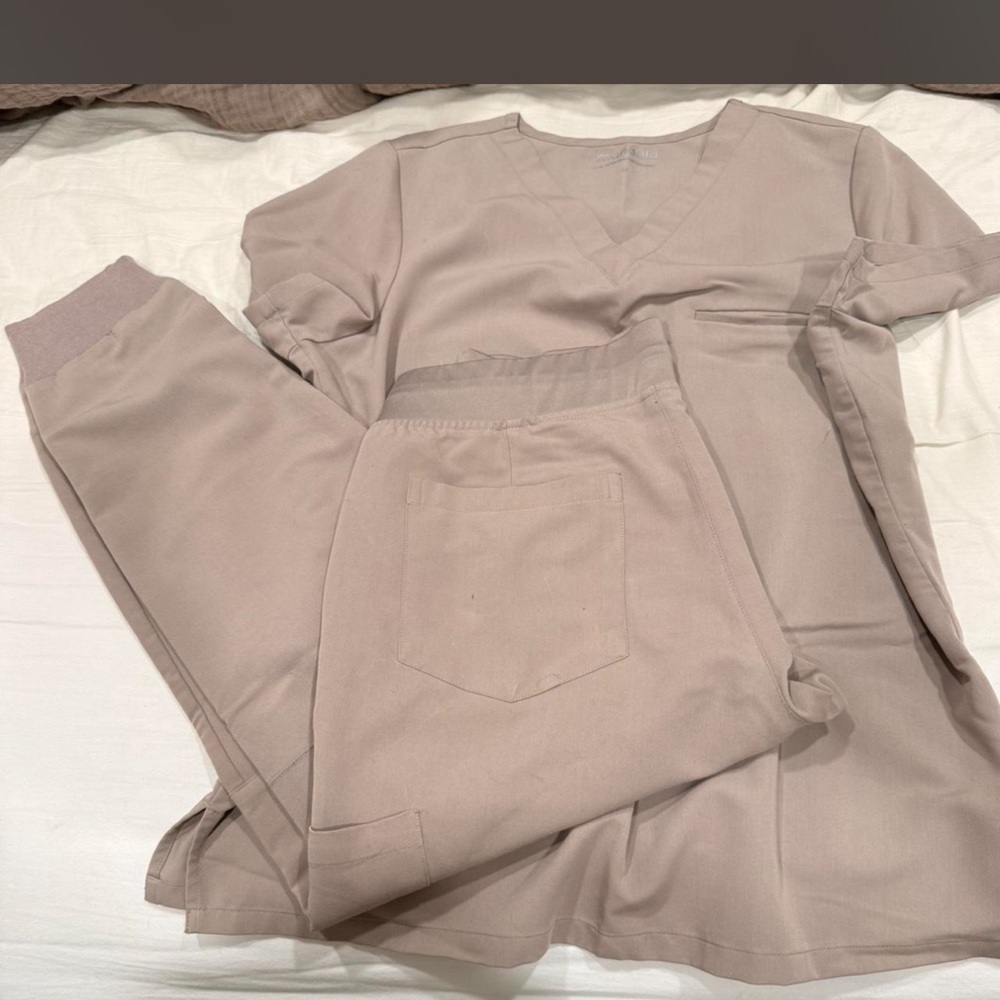 Mandala Macchiato V-Neck Scrub Set
